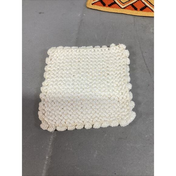 Set Of 7 Handmade Vintage - 5 Crochet Pot Holders, & A Corn And Chicken Figure - Picture 7 of 16